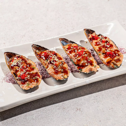 Мидии запеченные с соусом лава