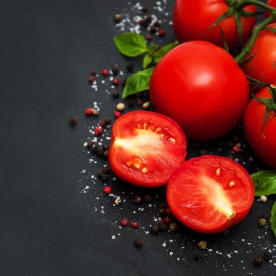 Свежие томаты