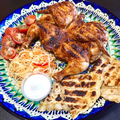 Цыпленок тапака на мангале