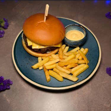 Бургер с говяжьей котлетой